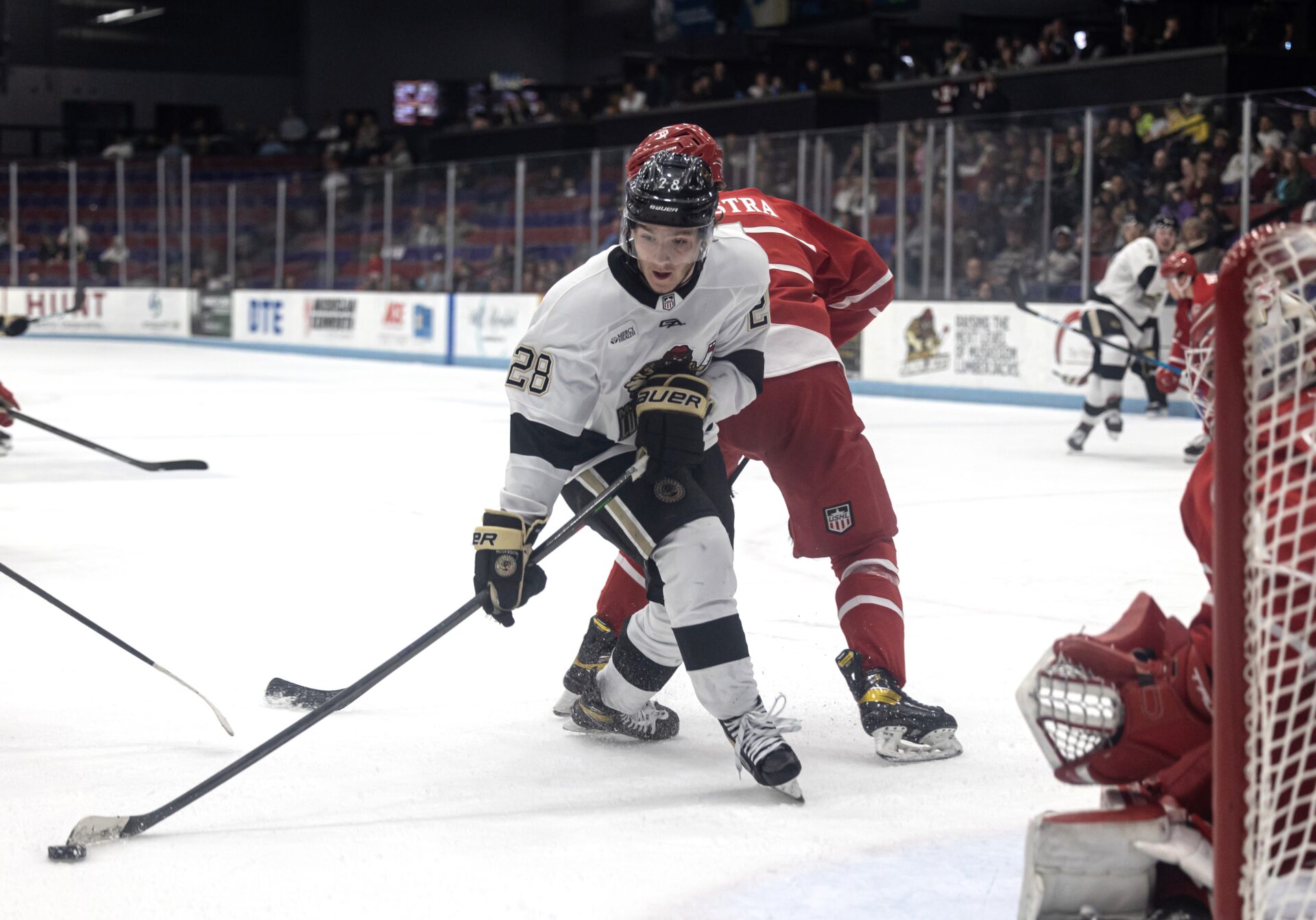 Lumberjacks give up a twogoal lead, then regain their composure and